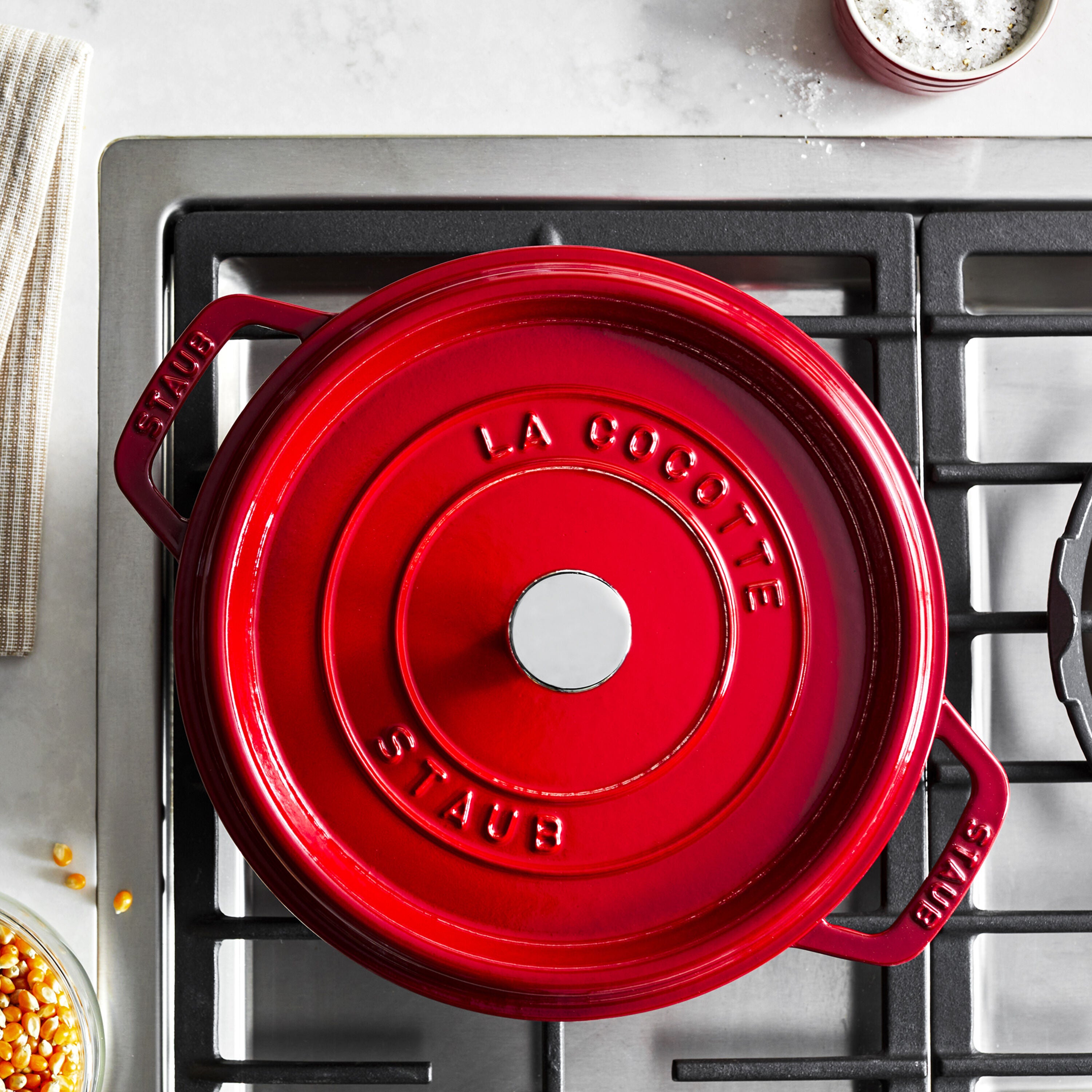 Staub La Cocotte 24 cm Cherry litoželezna kozica s pokrovom