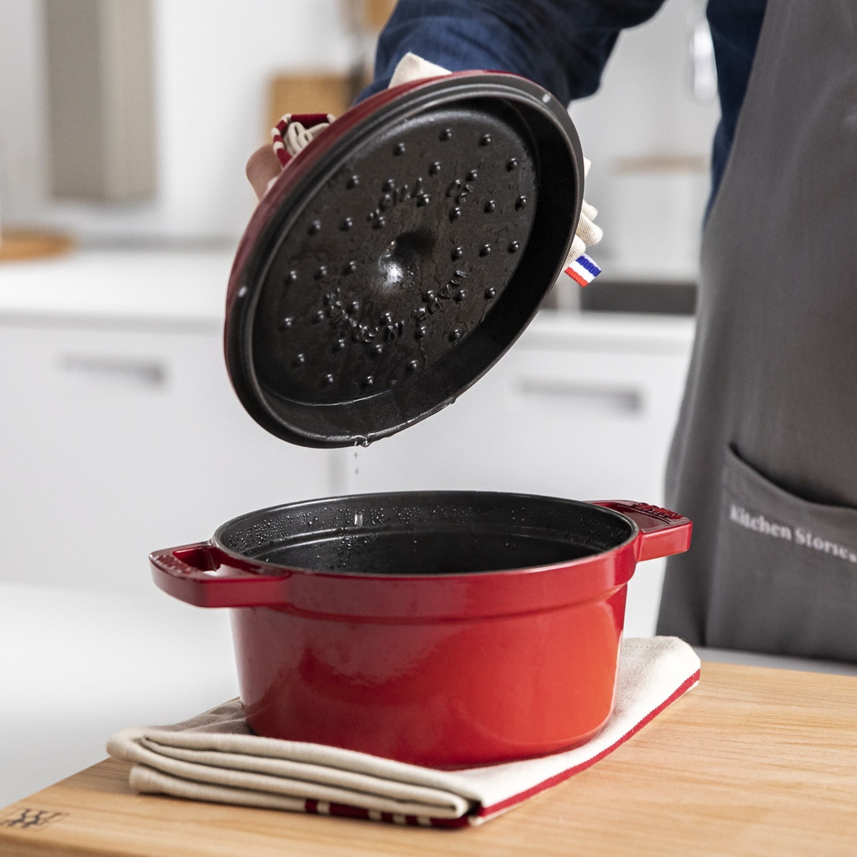Staub La Cocotte 24 cm Cherry litoželezna kozica s pokrovom